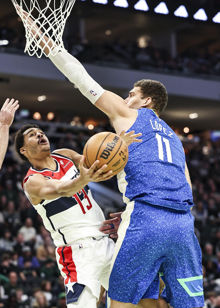 奇才碾压雄鹿,拉文一己之力扛起全队 奇才碾压雄鹿,拉文一己之力扛起全队