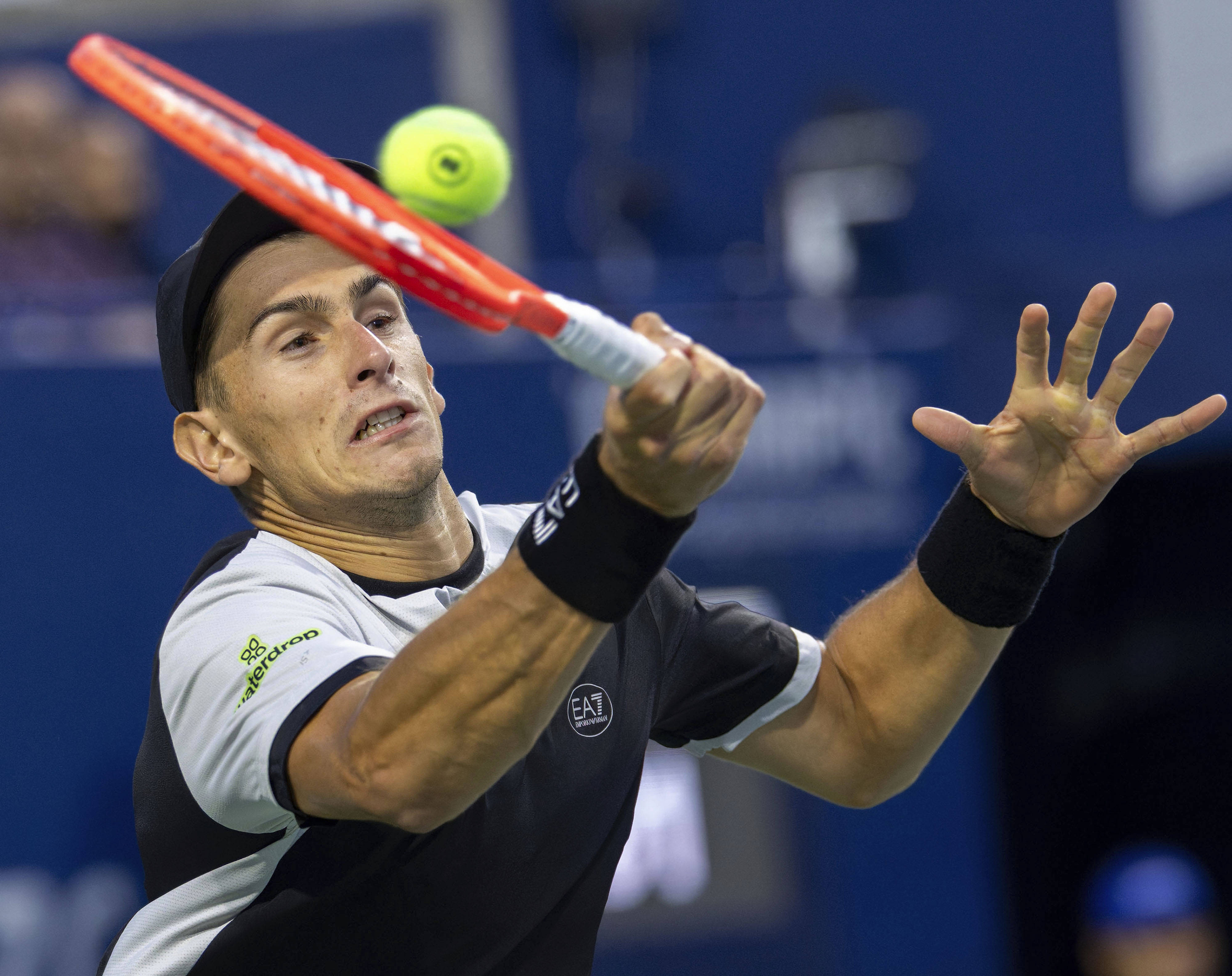 关于英国网球队血洗西班牙网球队，兹维列夫关键制胜的信息