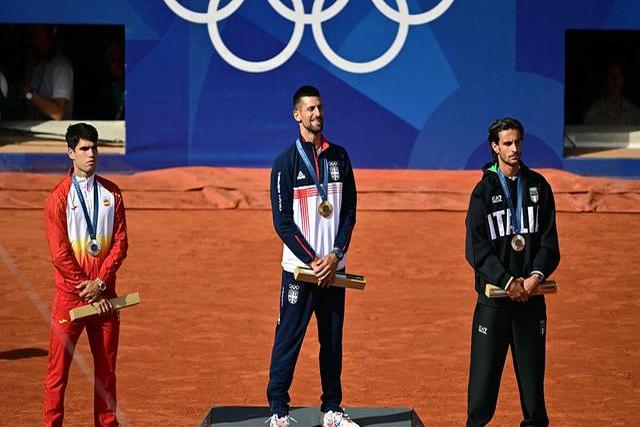 ATP总决赛碾压年终总决赛，德约科维奇扛起全队