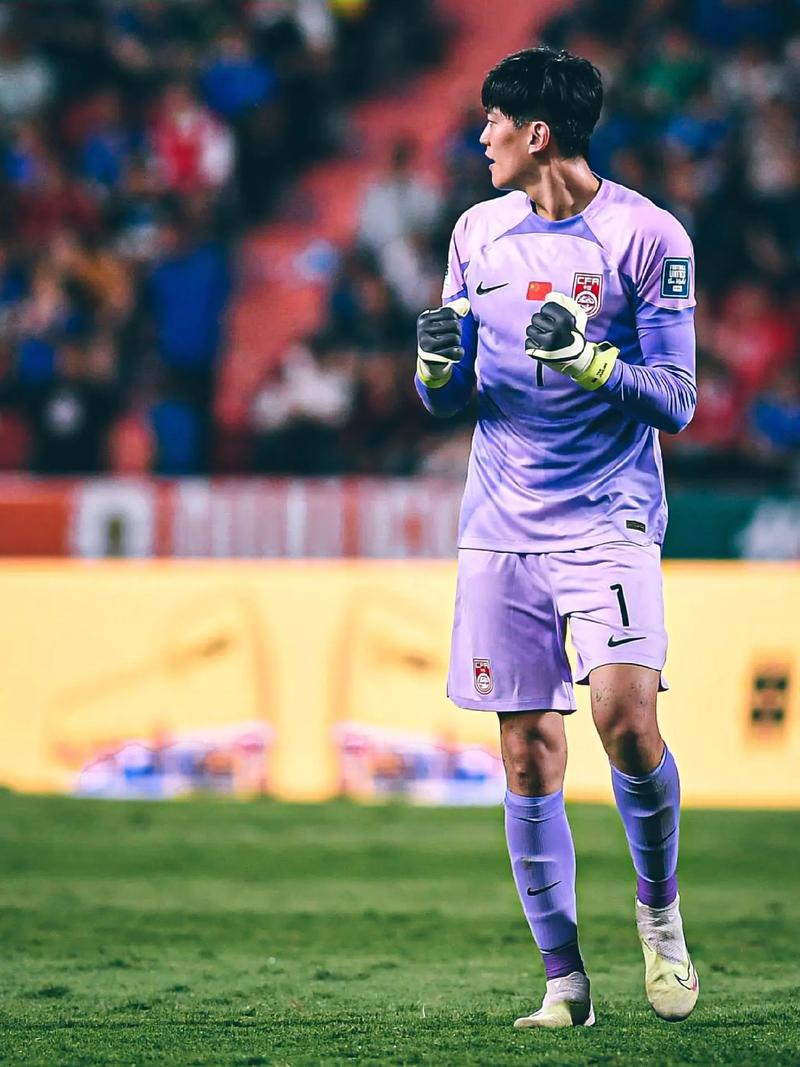 中国足球明星的漫漫成名路,欲戴王冠! 中国足球明星的漫漫成名路,欲戴王冠!