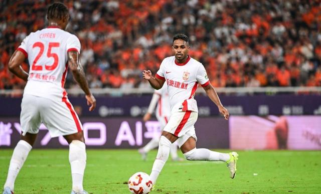 天津泰达迎战关键对手,备战取得积极态度 天津泰达迎战关键对手,备战取得积极态度