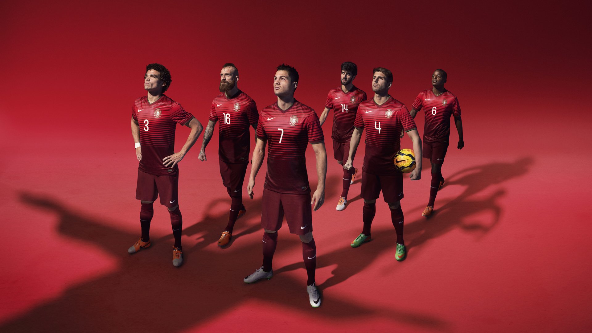 绿茵场的智慧，总决赛的舞台，当防守艺术跨越边界