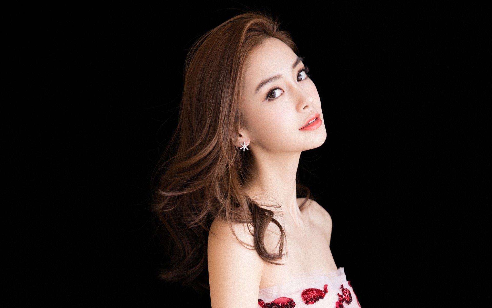 亚洲巨星引爆全球屏息之战,孙兴慜一锤定音,改写的不只是排名